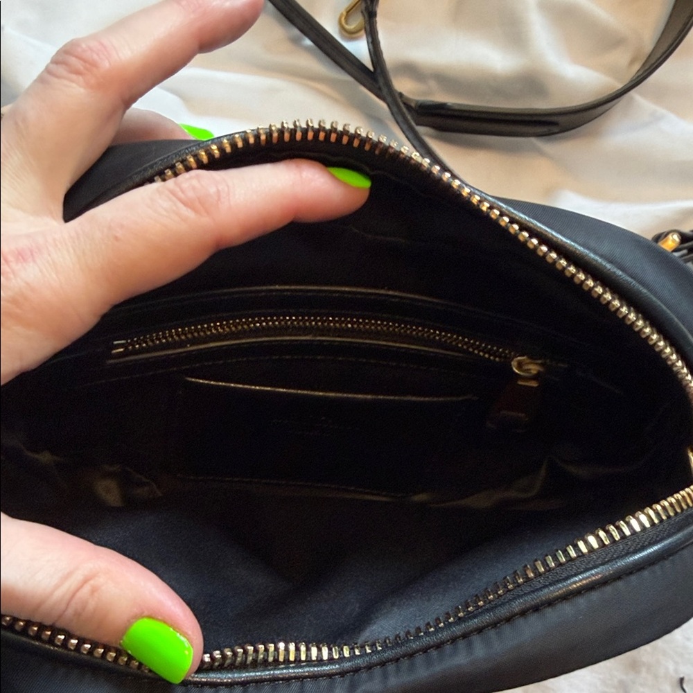 Moschino Black Heart Crossbody Bag with Gold Hardware - Picture 3 of 8